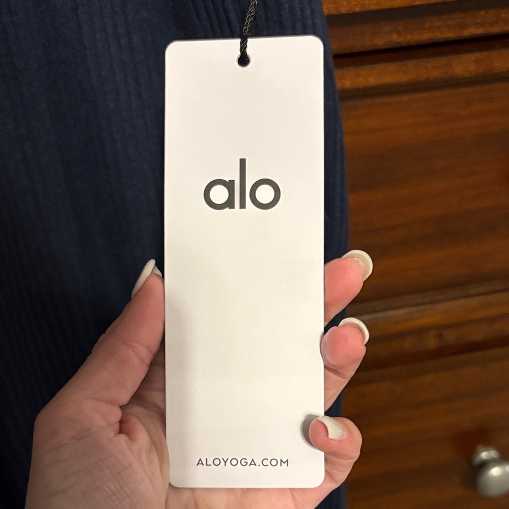 ALO Yoga Muse Wide Leg Pant - Picture 2 of 7